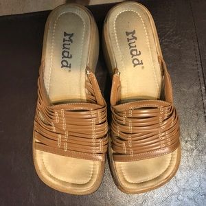 Mudd platform slides